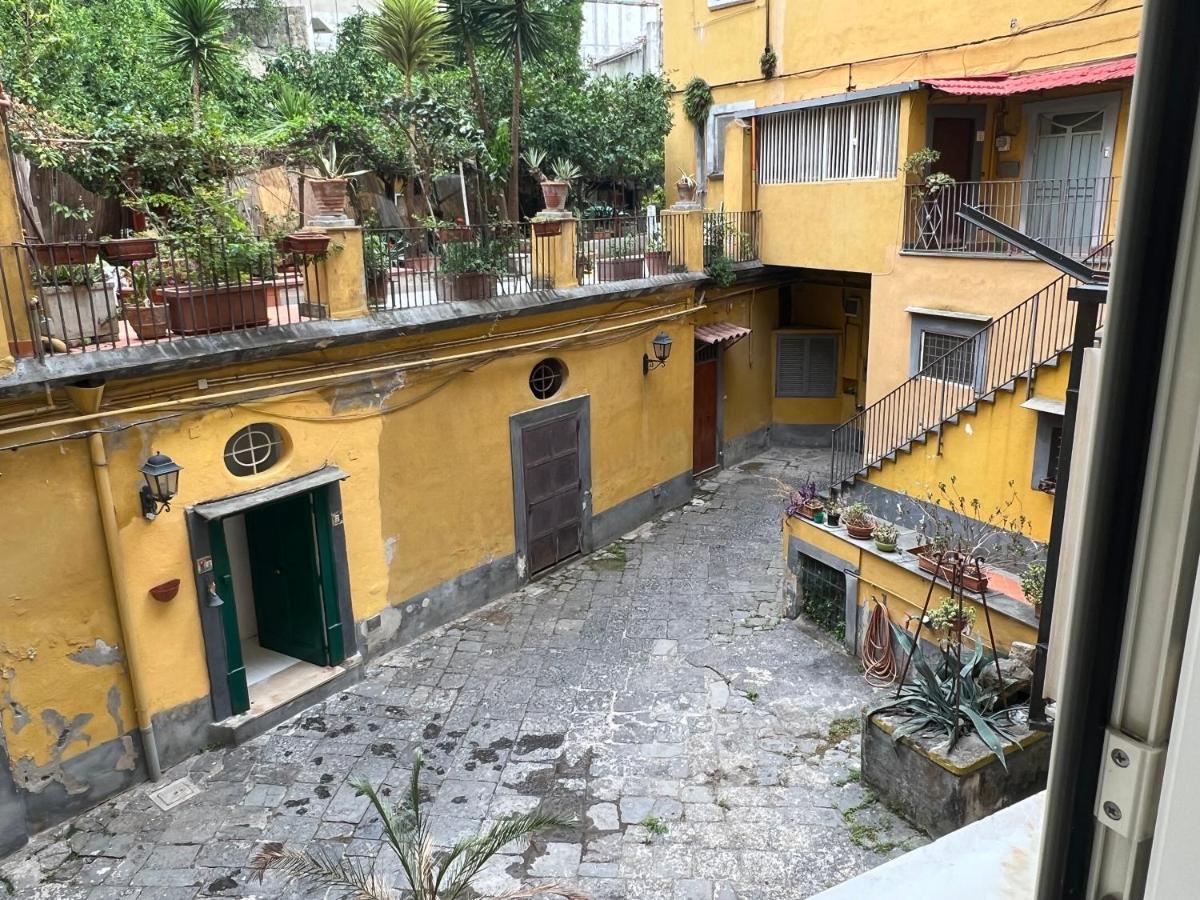 La Limonaia Di Chiaia Apartment Наполи Екстериор снимка