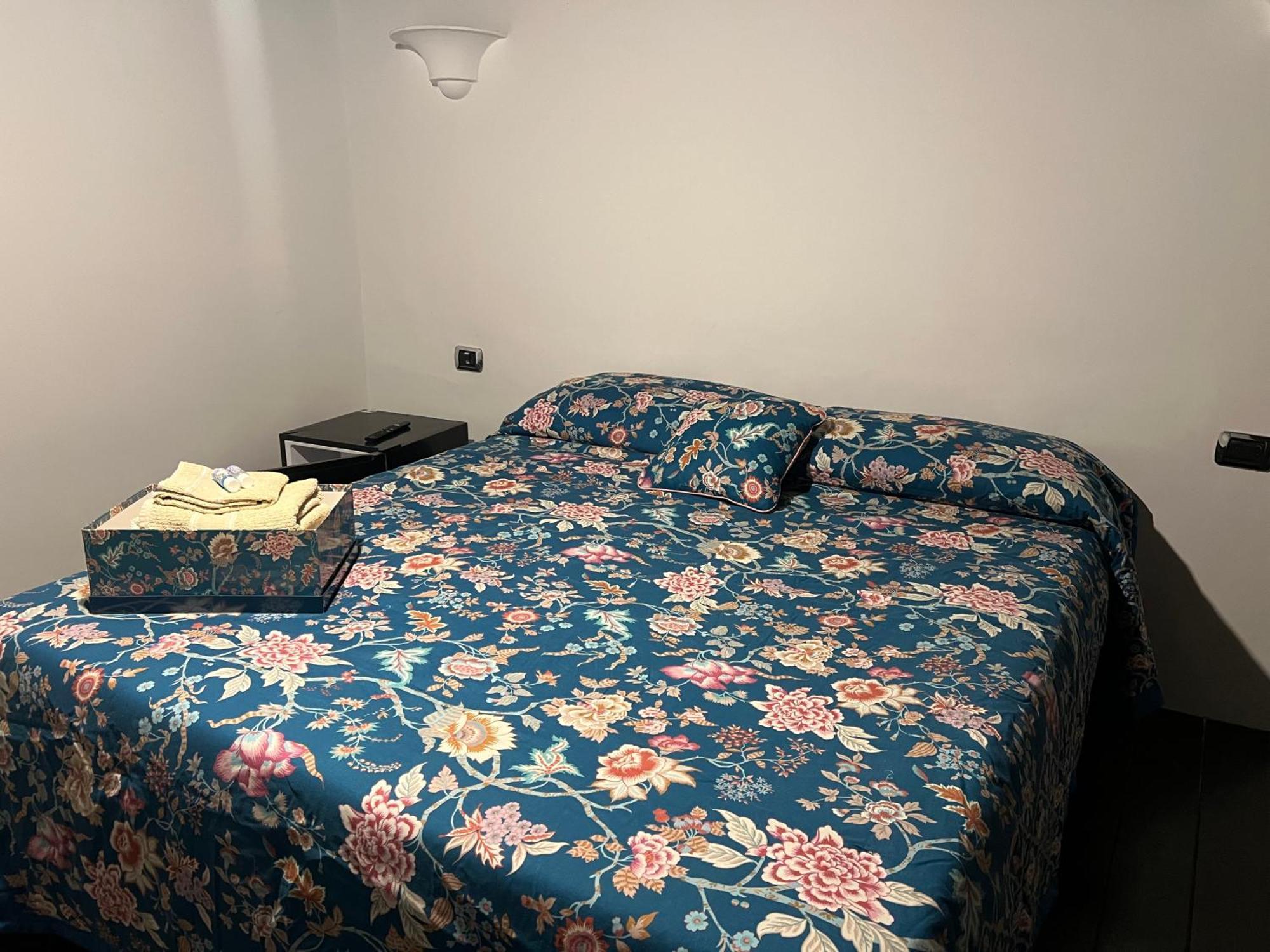 La Limonaia Di Chiaia Apartment Наполи Екстериор снимка